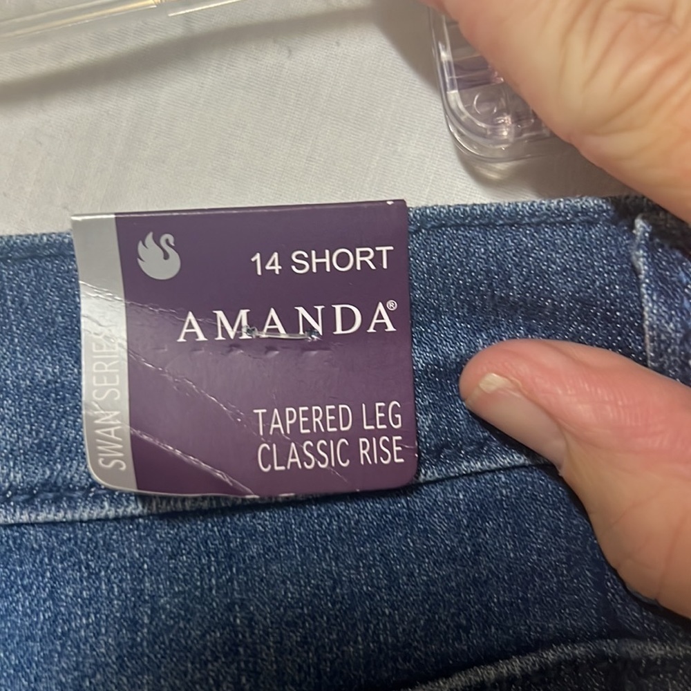 Women’s Gloria Vanderbilt Amanda 14 short tapered leg classic rise jeans nwt - Picture 6 of 6